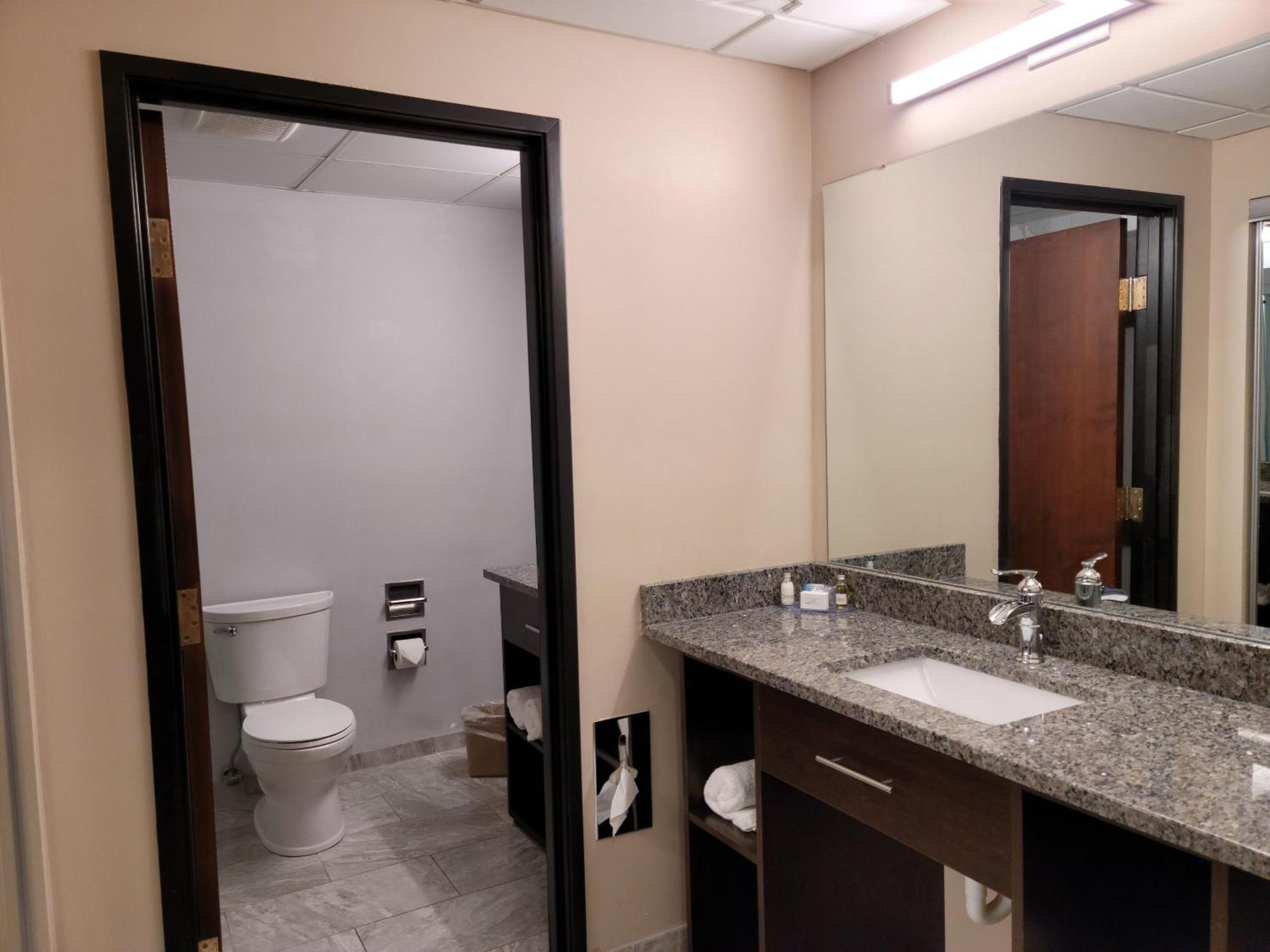 Ariel Broadway Hotel Lorain 외부 사진