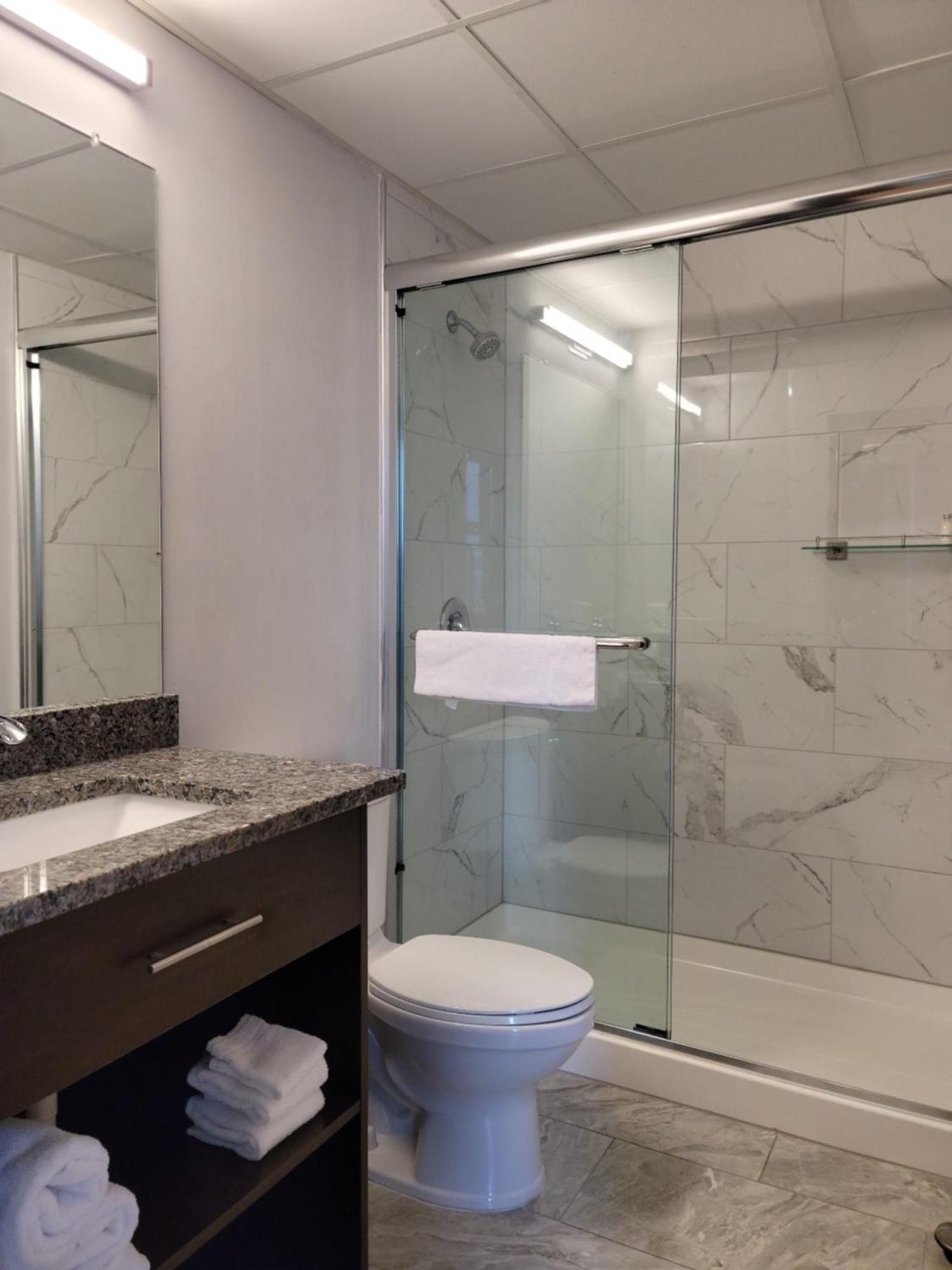 Ariel Broadway Hotel Lorain 외부 사진