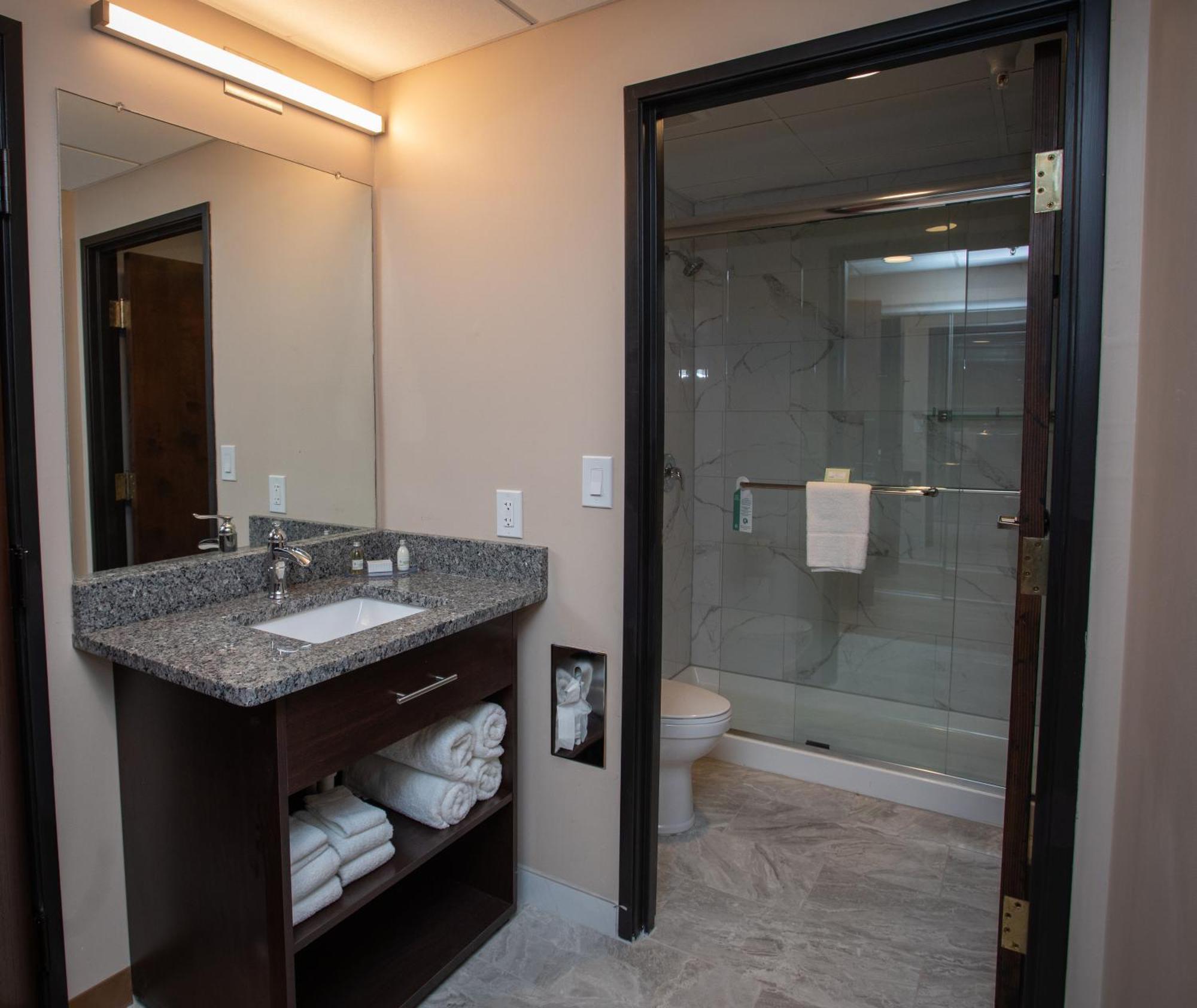 Ariel Broadway Hotel Lorain 외부 사진