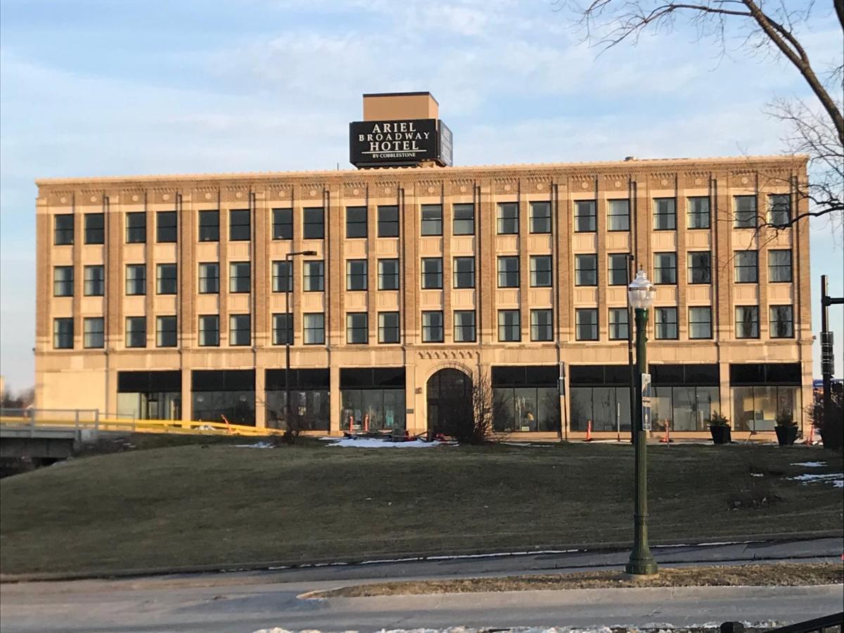 Ariel Broadway Hotel Lorain 외부 사진
